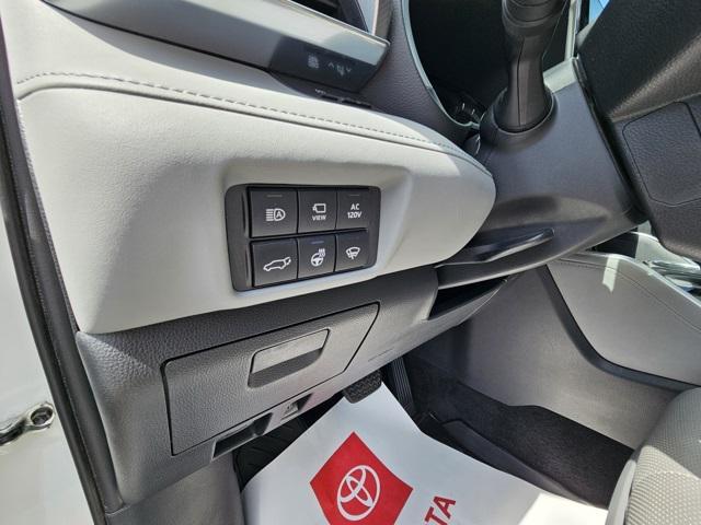 used 2022 Toyota Highlander Hybrid car, priced at $43,791