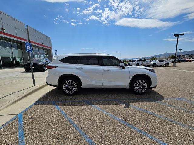 used 2022 Toyota Highlander Hybrid car, priced at $43,791