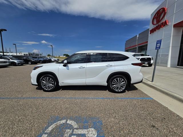 used 2022 Toyota Highlander Hybrid car, priced at $43,791