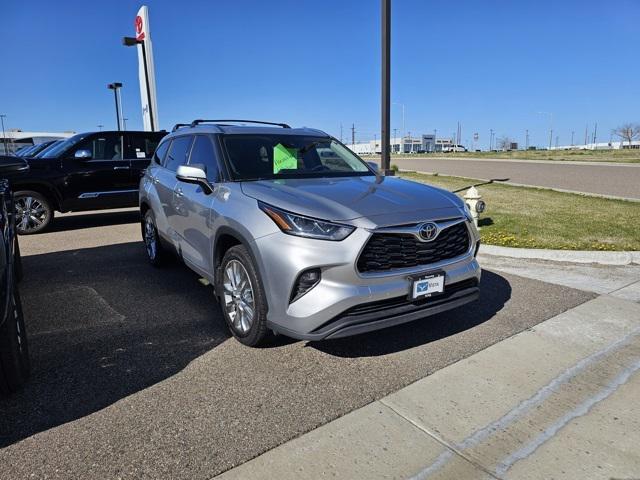 used 2023 Toyota Highlander car, priced at $41,791