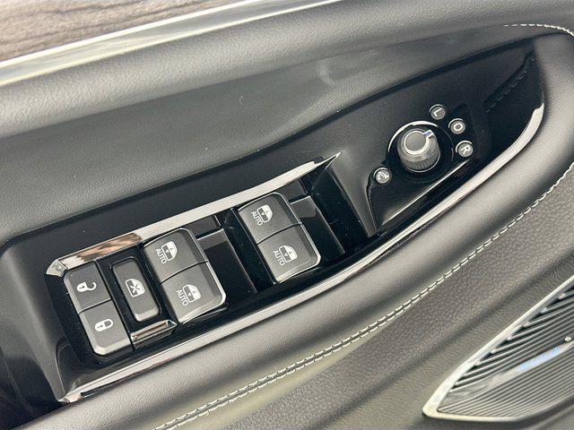 used 2022 Jeep Grand Cherokee car, priced at $37,023