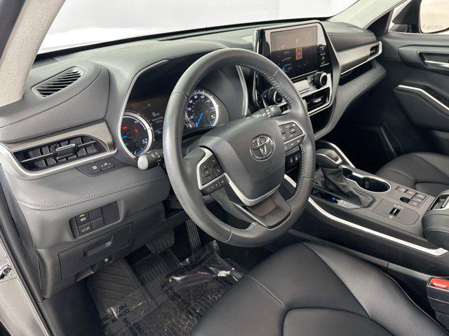 used 2023 Toyota Highlander Hybrid car, priced at $35,322
