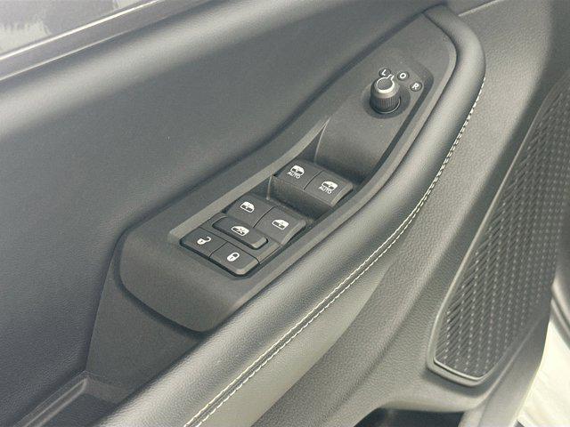 used 2023 Jeep Grand Cherokee car, priced at $28,995