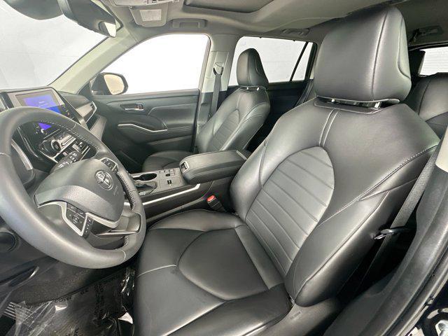 used 2024 Toyota Highlander car, priced at $39,995