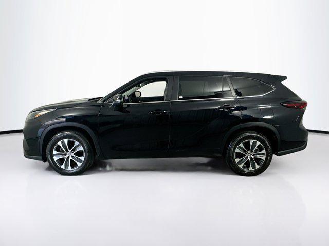 used 2024 Toyota Highlander car, priced at $39,995