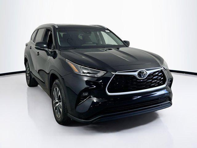 used 2024 Toyota Highlander car, priced at $39,995