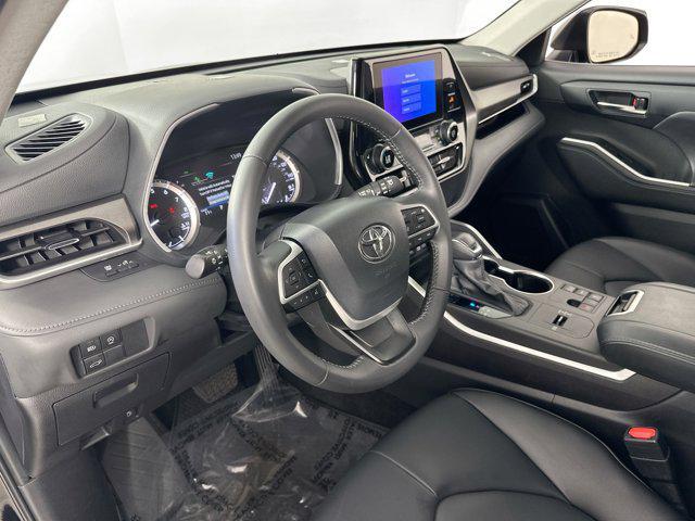 used 2024 Toyota Highlander car, priced at $39,995