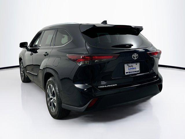 used 2024 Toyota Highlander car, priced at $39,995