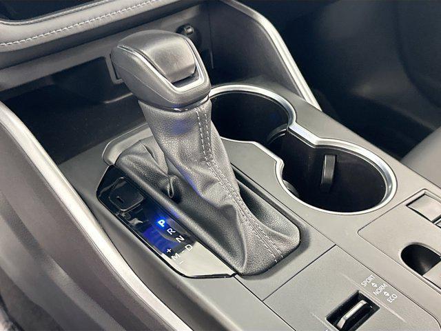 used 2024 Toyota Highlander car, priced at $39,995