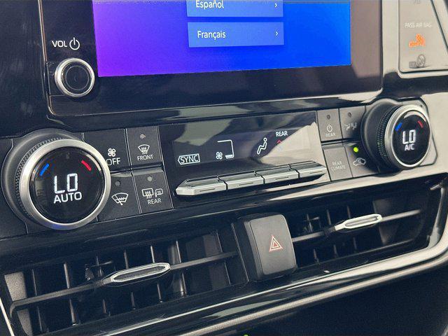 used 2024 Toyota Highlander car, priced at $39,995