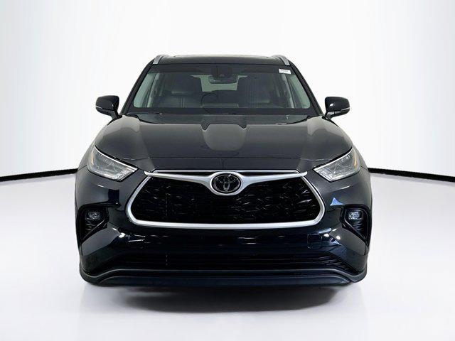 used 2024 Toyota Highlander car, priced at $39,995