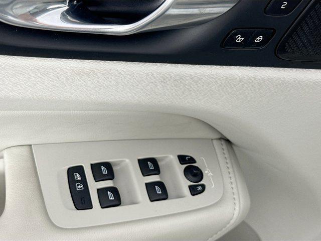 used 2023 Volvo XC60 car, priced at $35,766