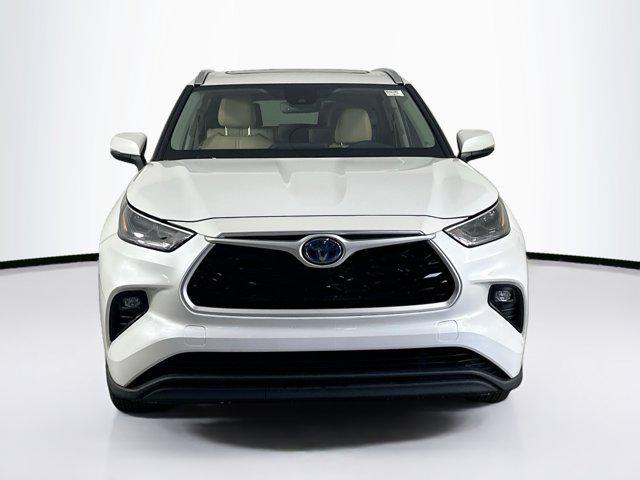 used 2022 Toyota Highlander Hybrid car, priced at $39,995