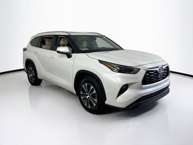 used 2022 Toyota Highlander Hybrid car, priced at $39,995