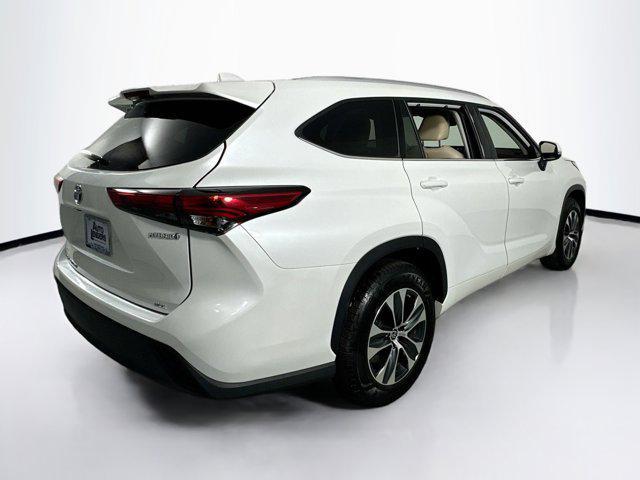 used 2022 Toyota Highlander Hybrid car, priced at $39,995
