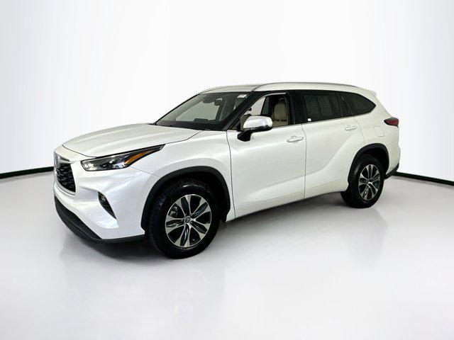 used 2022 Toyota Highlander Hybrid car, priced at $39,995
