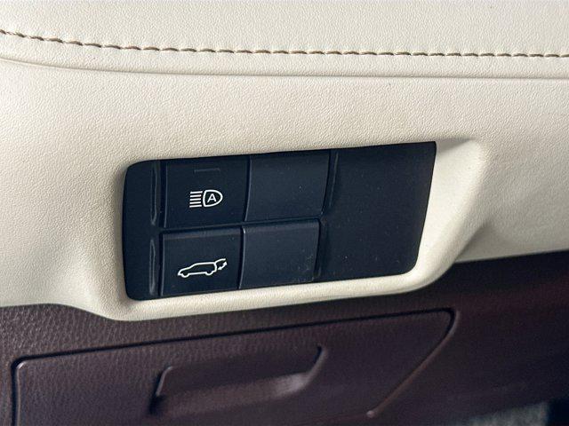 used 2022 Toyota Highlander Hybrid car, priced at $39,995