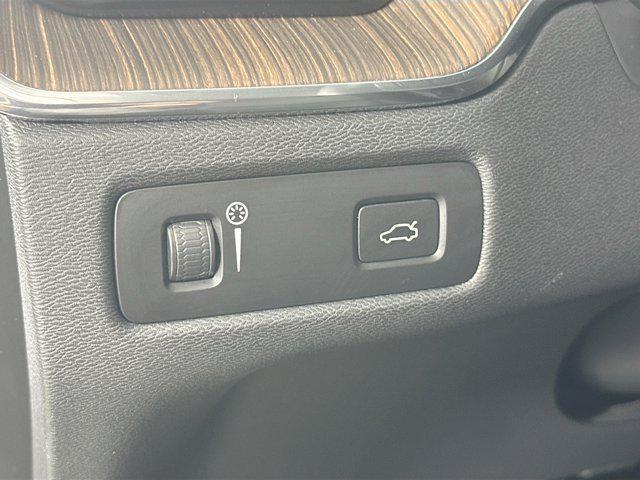 used 2022 Volvo XC60 car, priced at $31,679