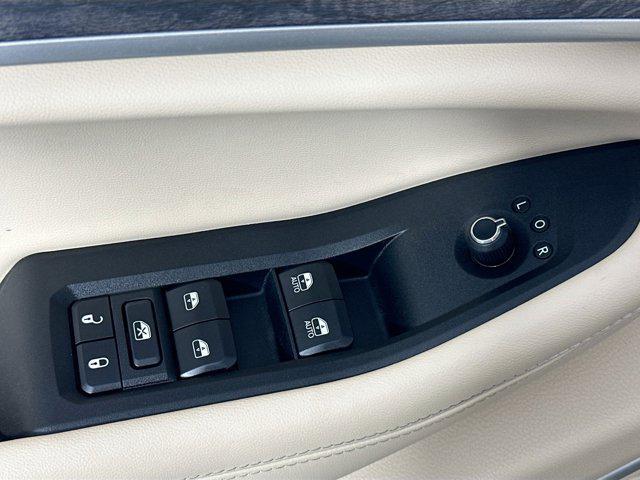 used 2022 Jeep Grand Cherokee car, priced at $29,291