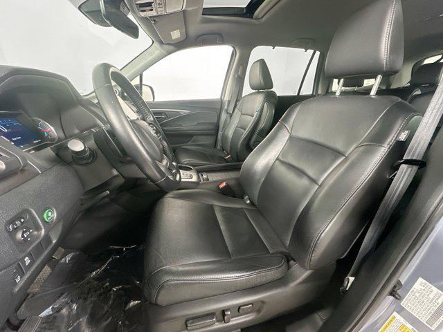 used 2022 Honda Pilot car, priced at $28,995