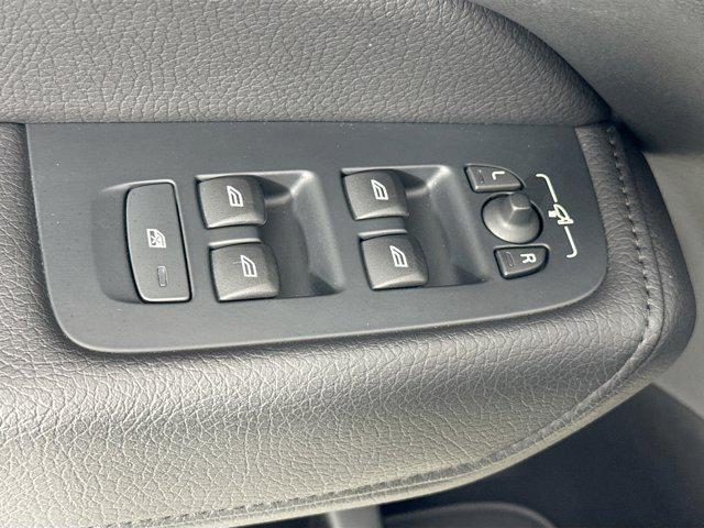 used 2022 Volvo XC60 car, priced at $29,211