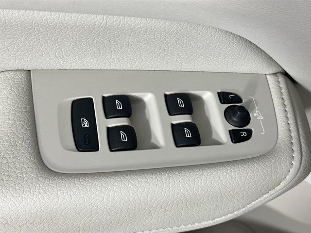 used 2022 Volvo XC60 car, priced at $31,098