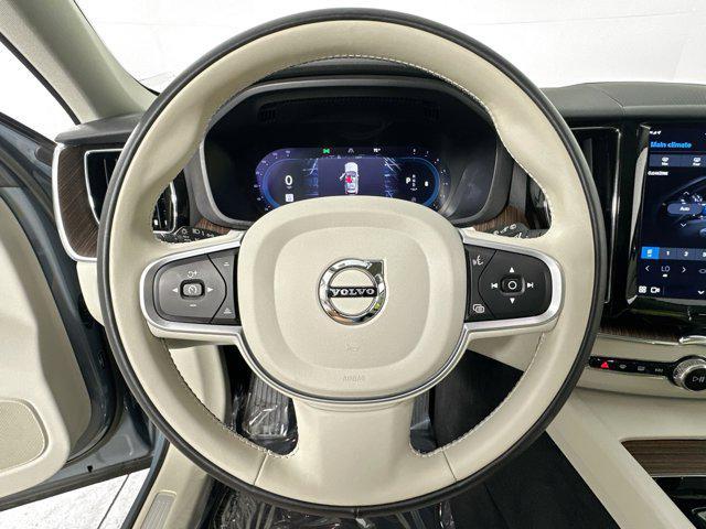 used 2022 Volvo XC60 car, priced at $31,098