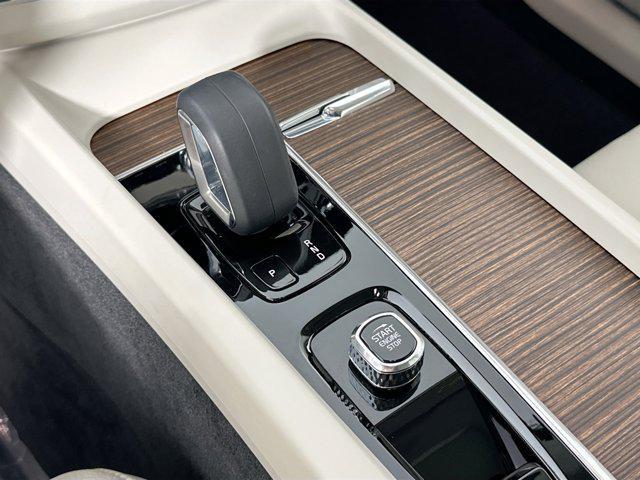 used 2022 Volvo XC60 car, priced at $31,098