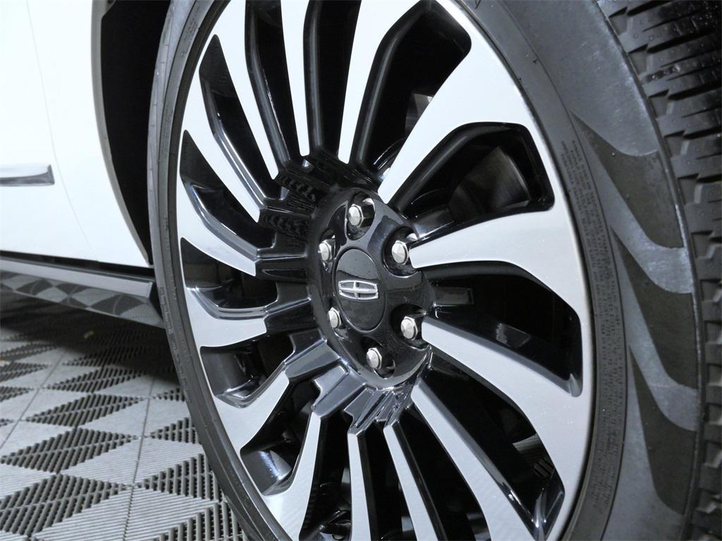 used 2024 Lincoln Navigator car, priced at $82,999