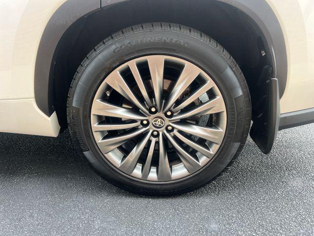 used 2021 Toyota Highlander Hybrid car, priced at $33,250