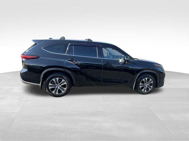 used 2021 Toyota Highlander car, priced at $34,900