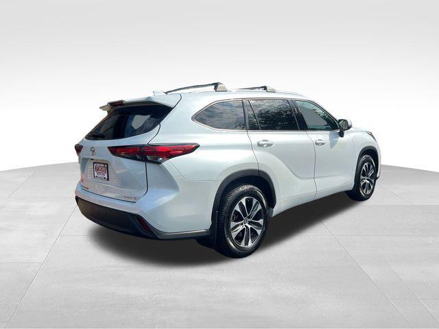 used 2022 Toyota Highlander car, priced at $37,250