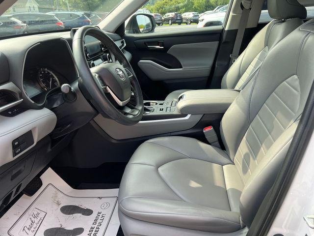 used 2022 Toyota Highlander car, priced at $37,250