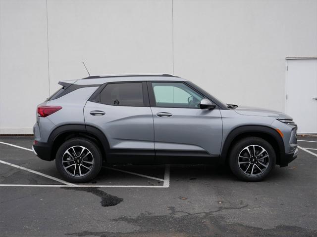 new 2025 Chevrolet TrailBlazer car, priced at $28,057