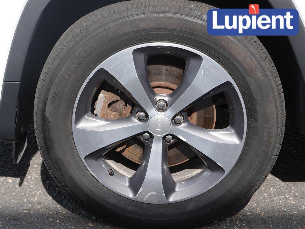 used 2019 Jeep Cherokee car, priced at $20,000