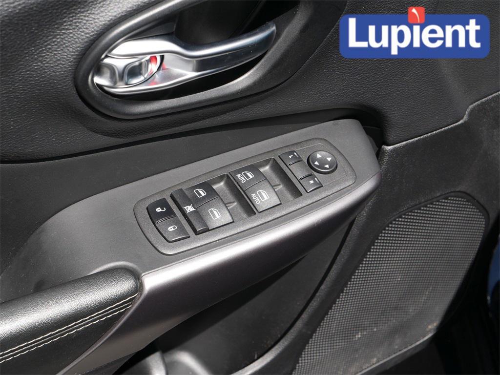 used 2022 Jeep Cherokee car, priced at $23,989