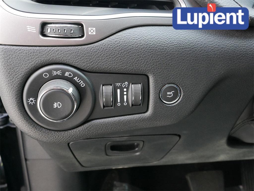 used 2022 Jeep Cherokee car, priced at $23,989