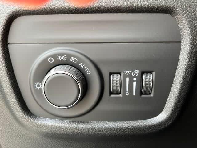 new 2025 Jeep Grand Cherokee car, priced at $38,072