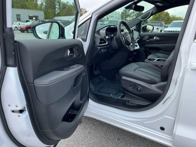 new 2025 Chrysler Pacifica car, priced at $50,315