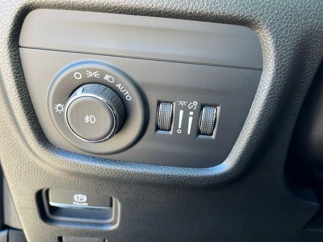 new 2025 Jeep Grand Cherokee car, priced at $51,015