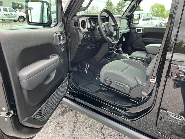new 2025 Jeep Gladiator car, priced at $43,385