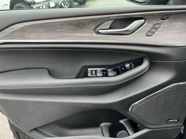new 2025 Jeep Grand Cherokee car, priced at $59,541