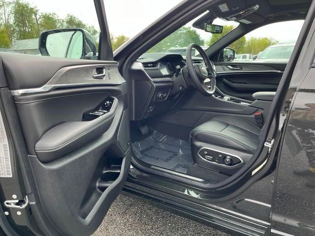 new 2025 Jeep Grand Cherokee car, priced at $63,165