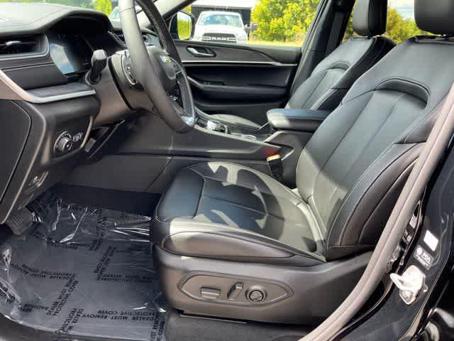 new 2025 Jeep Grand Cherokee car, priced at $49,237