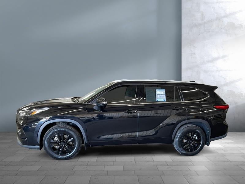 used 2022 Toyota Highlander car, priced at $39,995