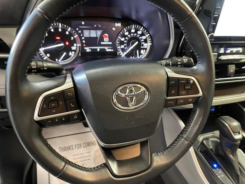 used 2022 Toyota Highlander car, priced at $39,995