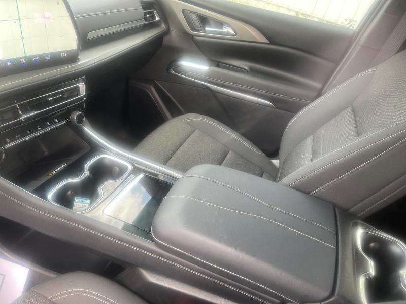 used 2024 Chevrolet Traverse car, priced at $39,995