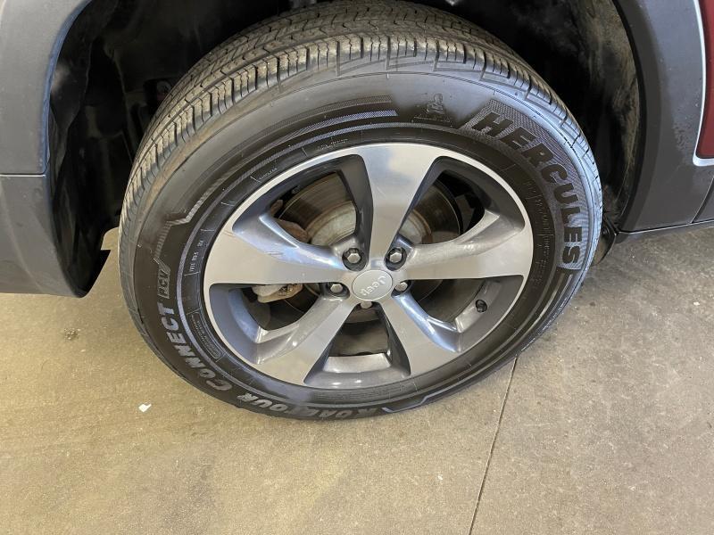 used 2019 Jeep Cherokee car, priced at $18,495