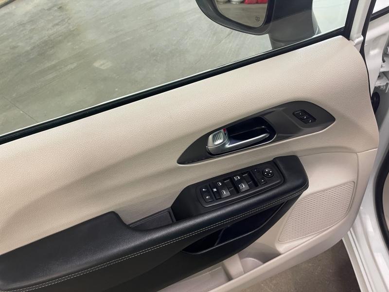 used 2023 Chrysler Pacifica car, priced at $24,995