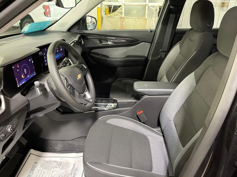 new 2025 Chevrolet TrailBlazer car, priced at $28,984